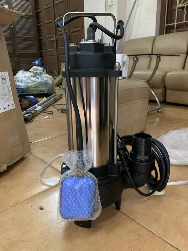 Bơm chìm nước thải thân gang đầu inox tại kho Trung Kiên