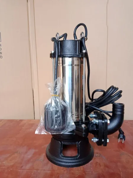 Bơm chìm nước thải thân gang đầu inox tại kho Trung Kiên