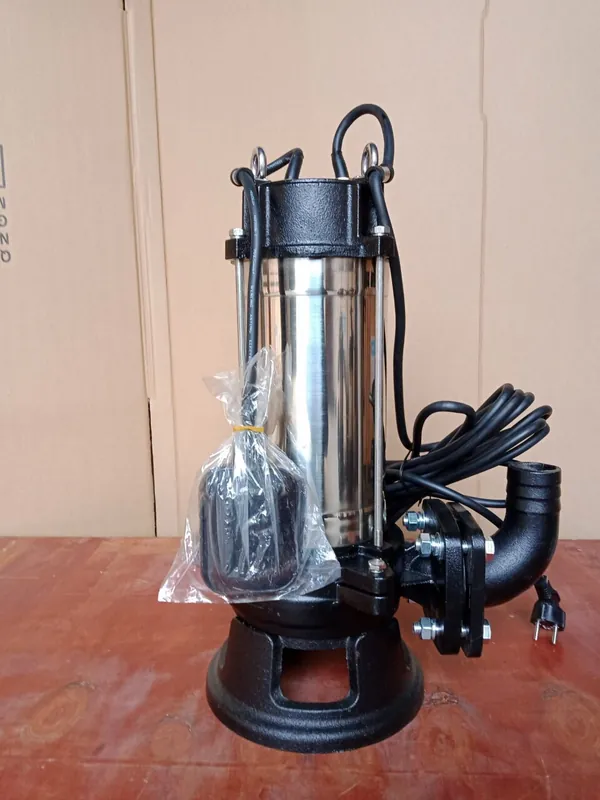 Bơm chìm nước thải thân gang đầu inox tại kho Trung Kiên