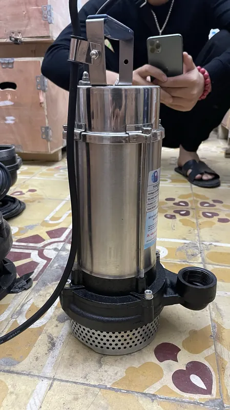 Thân bơm chìm nước thải và buồng dầu