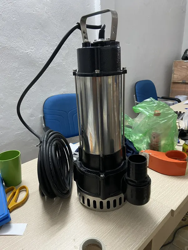 Tem máy bơm chìm ghi dòng điện định mức cần đối chiếu khi đo