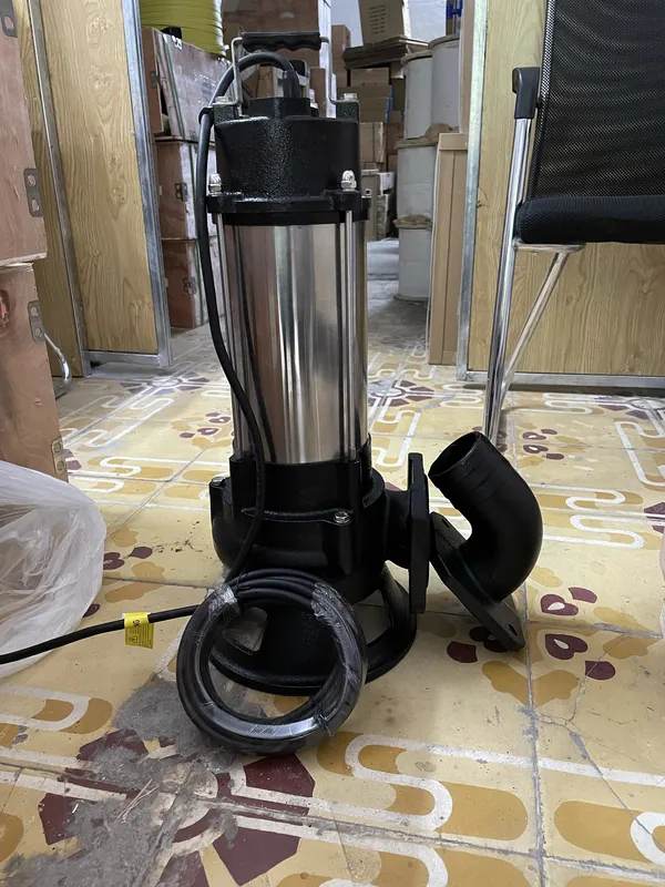 Bơm chìm nước thải thân gang đầu inox tại kho Trung Kiên