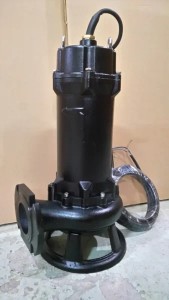 Bơm chìm nước thải WC thân gang tại kho Trung Kiên